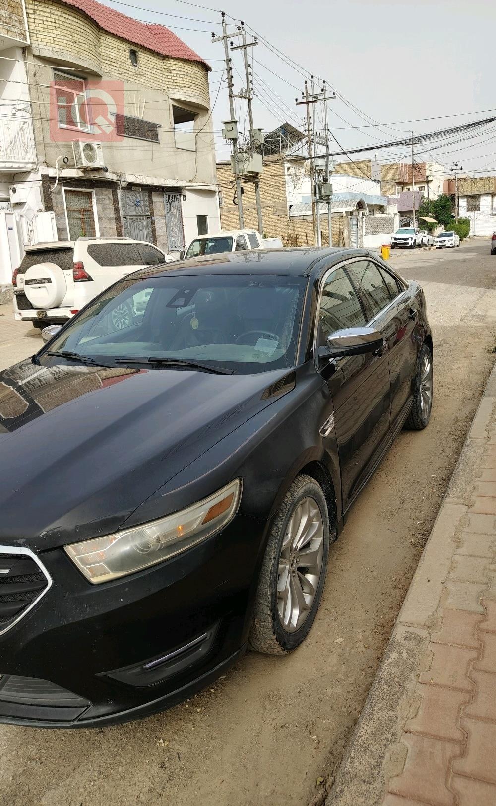 Ford Taurus